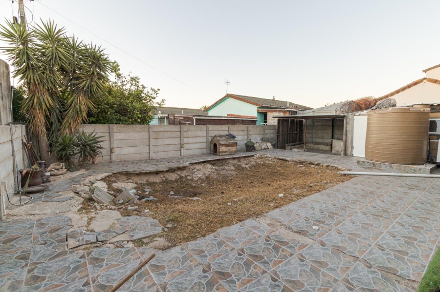4 Bedroom Property for Sale in Devon Park Western Cape